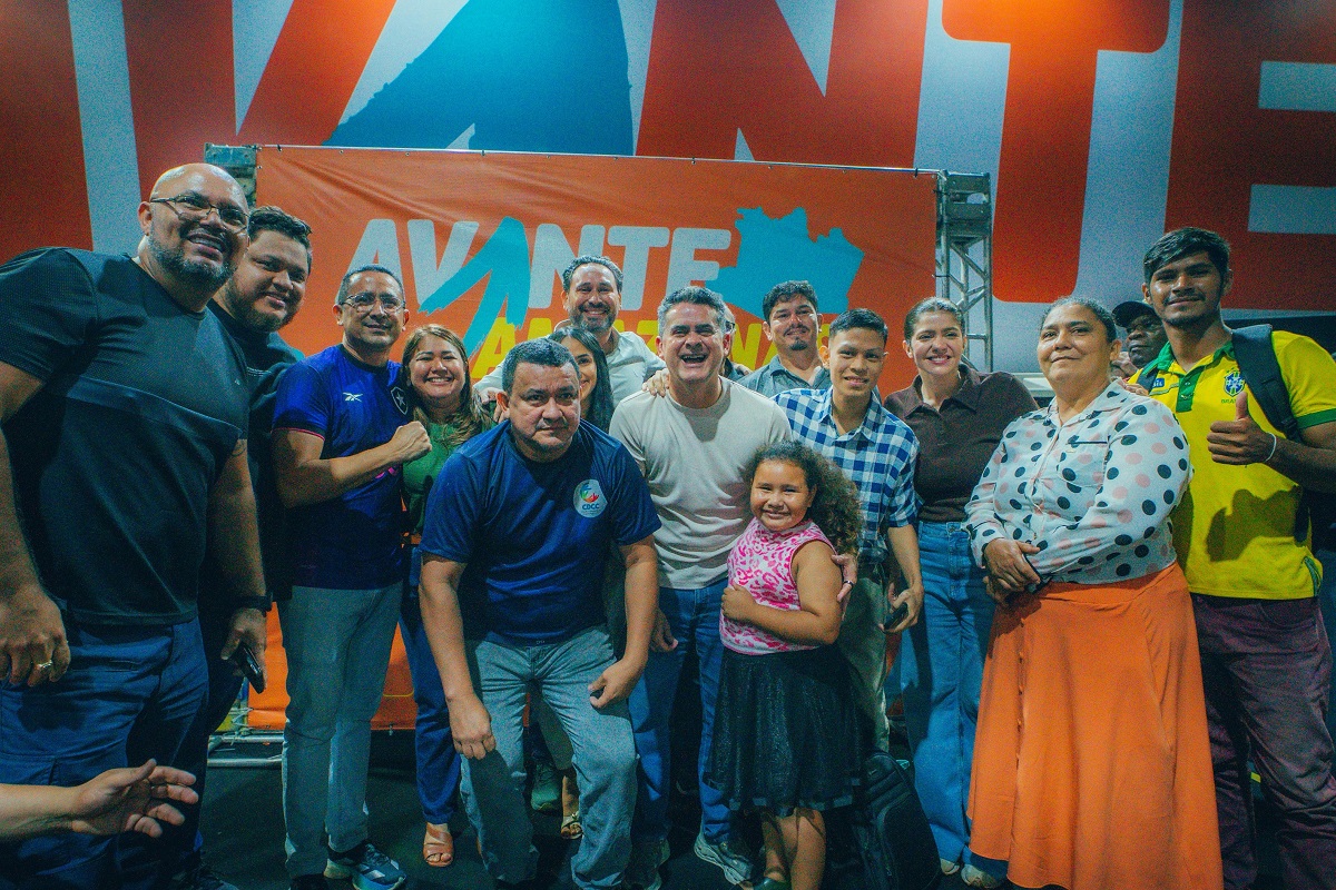 David Almeida reúne comunidades e amplia força política em Manaus