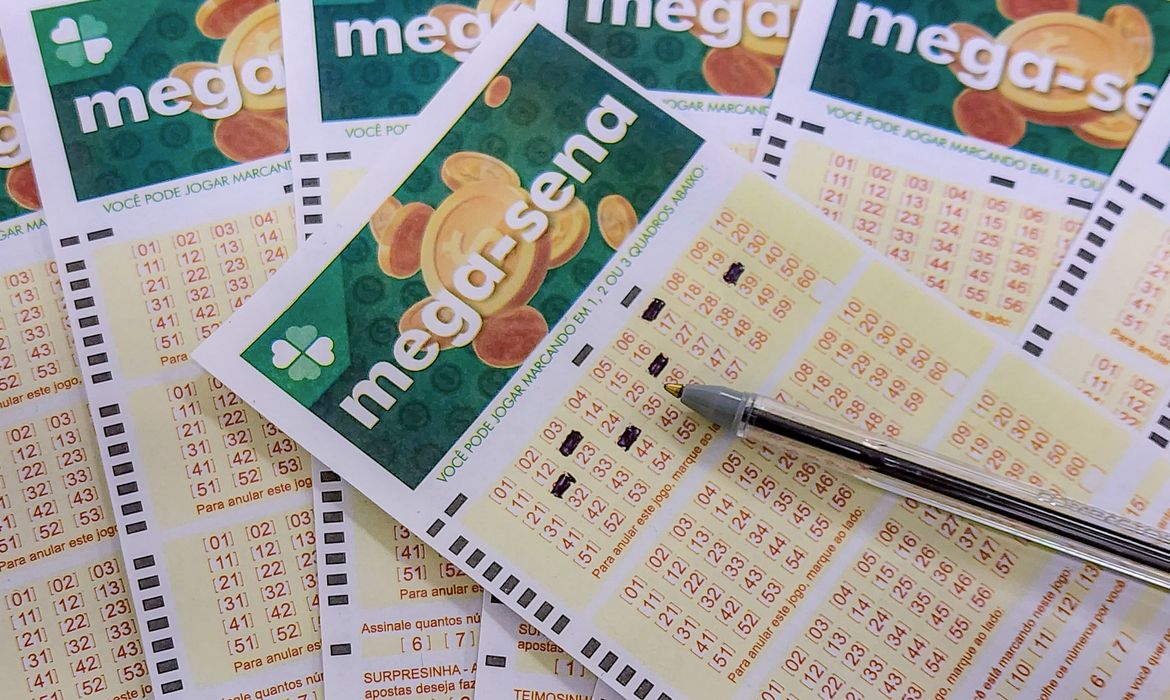 Mega-Sena acumulada aumenta movimento nas lotéricas
