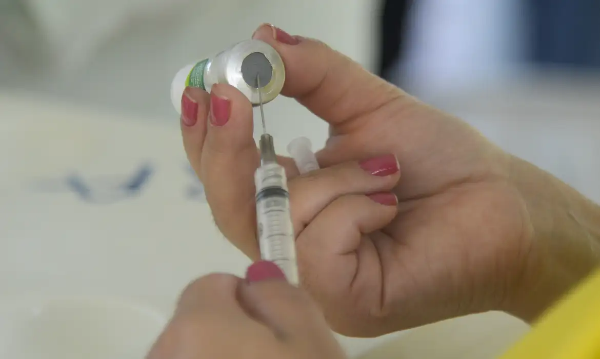 Nova vacina do SUS dobra proteção contra doença pneumocócica em crianças