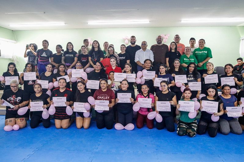 Primeira-dama Thaisa Cidade participa da certificação do curso de defesa pessoal feminina em Manaus