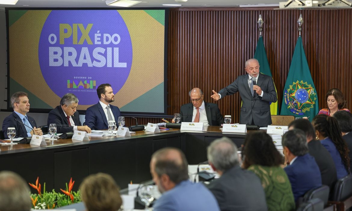 Lula diz ter sido surpreendido por decisão