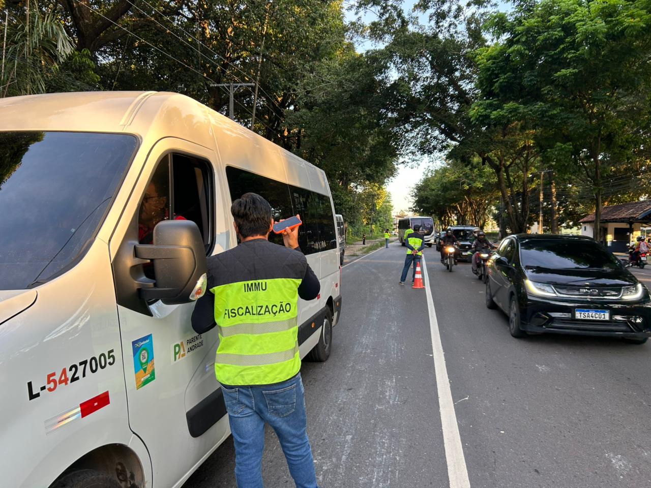 IMMU autua veículos irregulares em Manaus