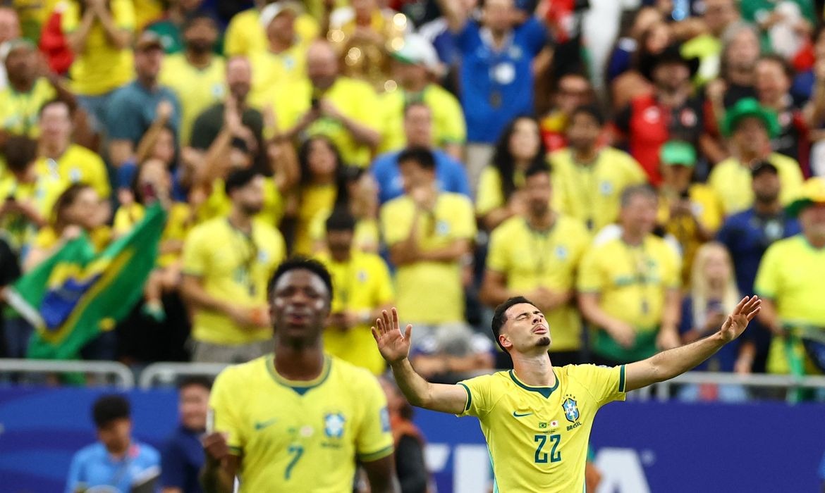 Brasil garante vaga nas oitavas