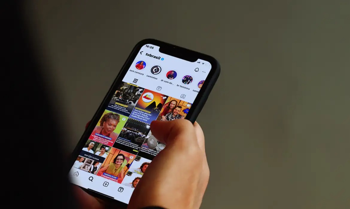 Redes sociais influenciam formação política dos jovens