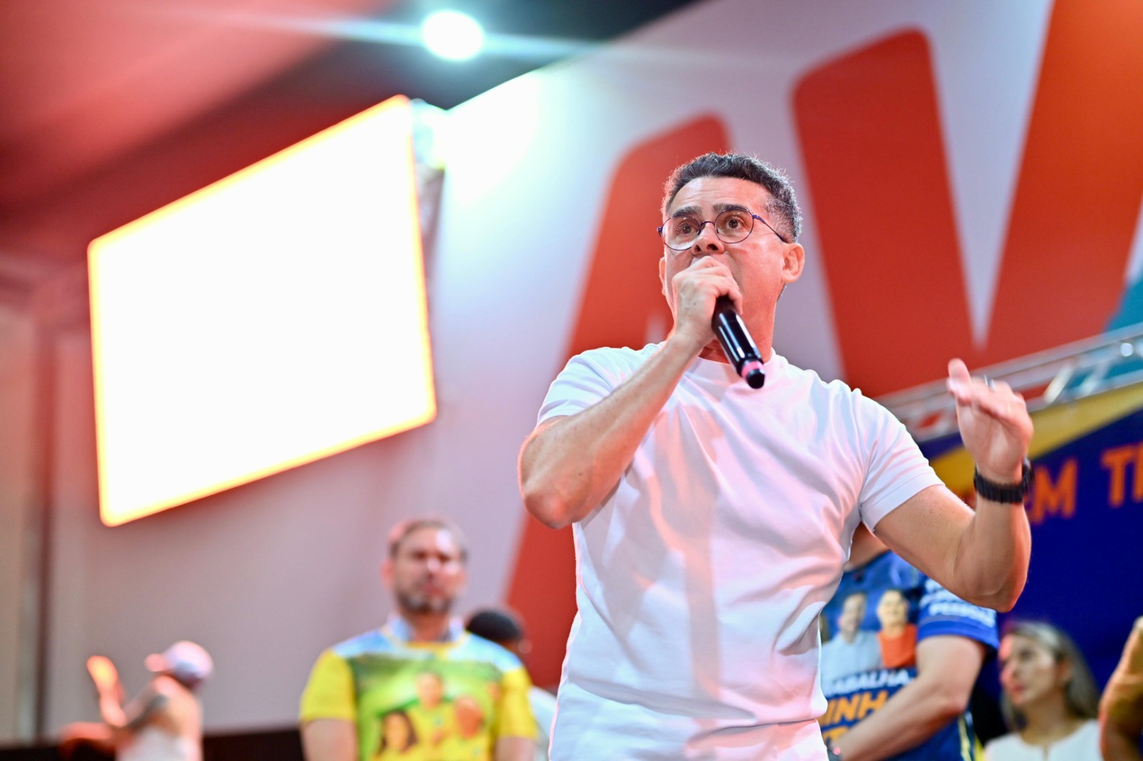 David Almeida avalia cancelamento de contratos de R$ 700 milhões