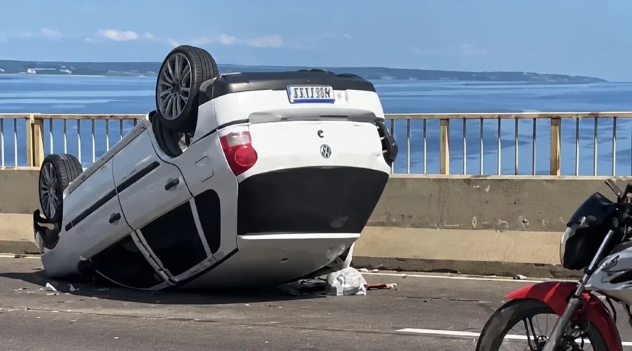 capotamento na Ponte Rio Negro