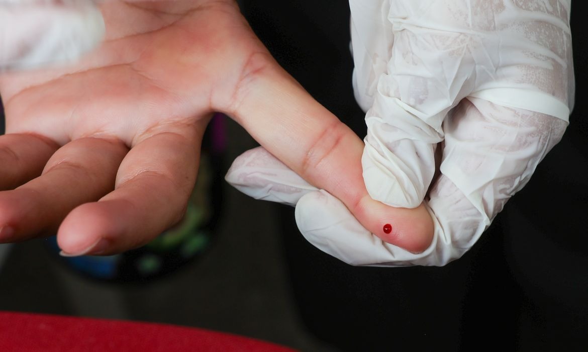 Brasil reduz transmissão da hepatite B de mãe para filho