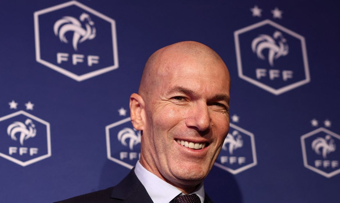 França oficializa Zidane após era Deschamps
