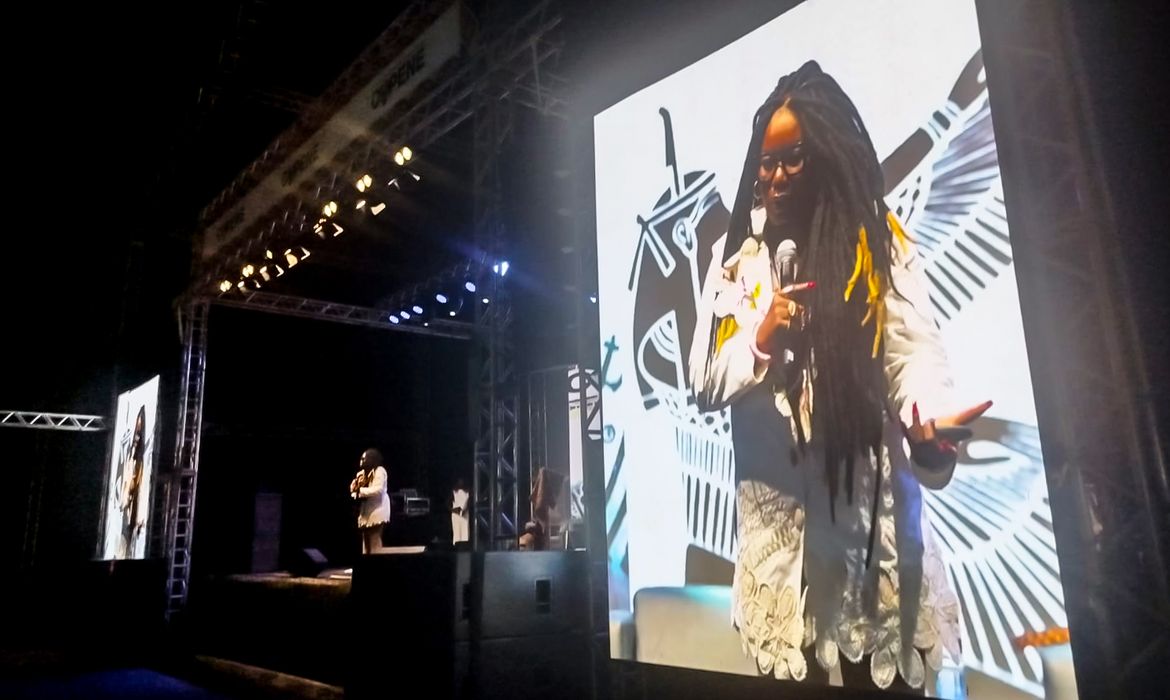 Carla Akotirene debate racismo estrutural na UnB