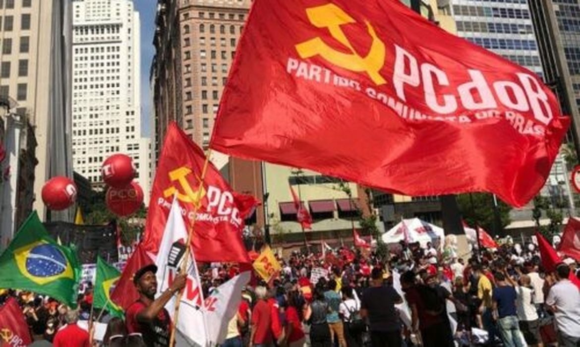 PCdoB reforça aliança com Lula para 2026