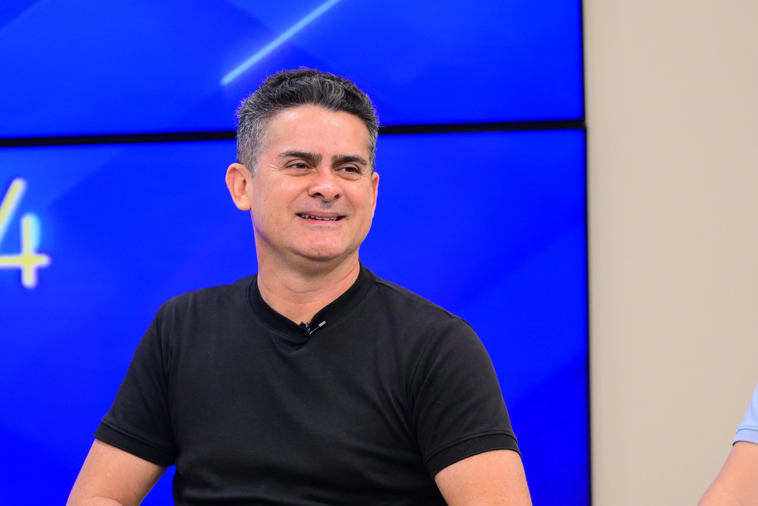David Almeida aponta causa da paralisação dos ônibus em Manaus