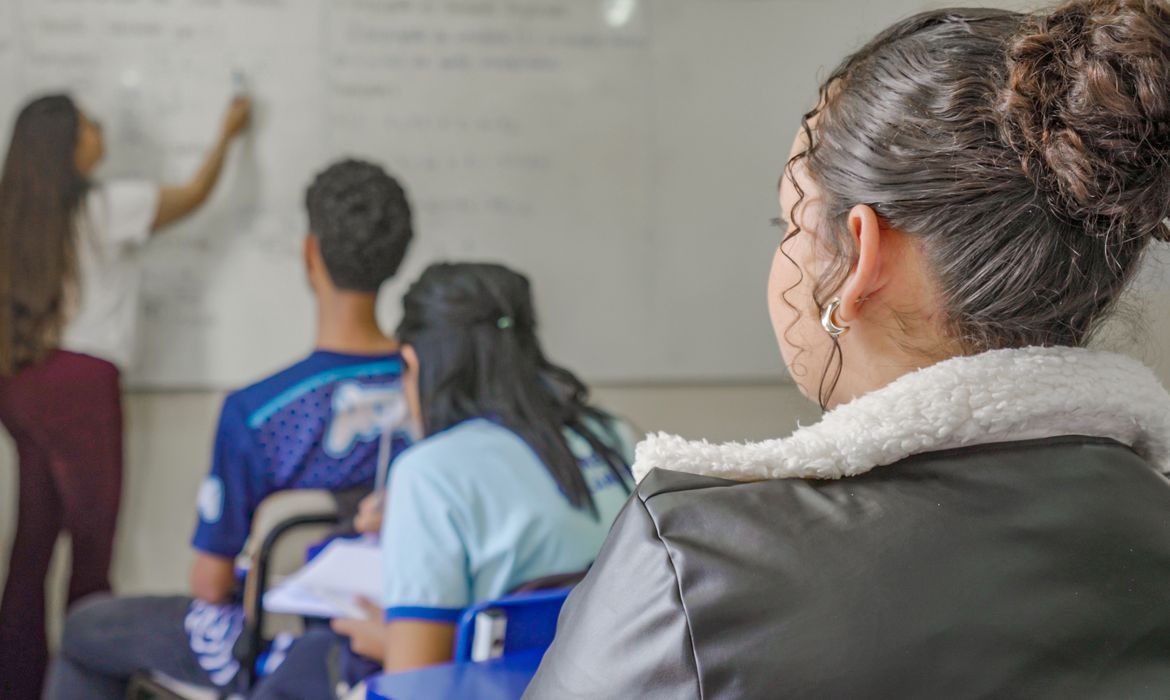 Gravidez na adolescência amplia desigualdades entre jovens