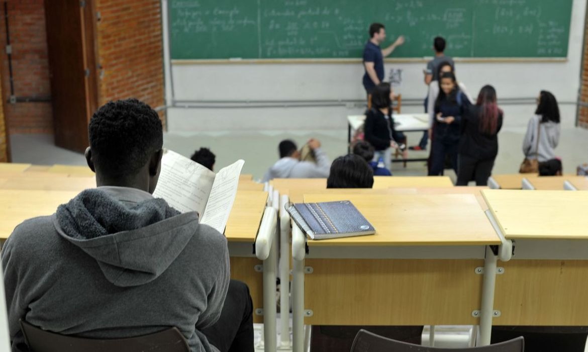 Fies convoca lista de espera até setembro