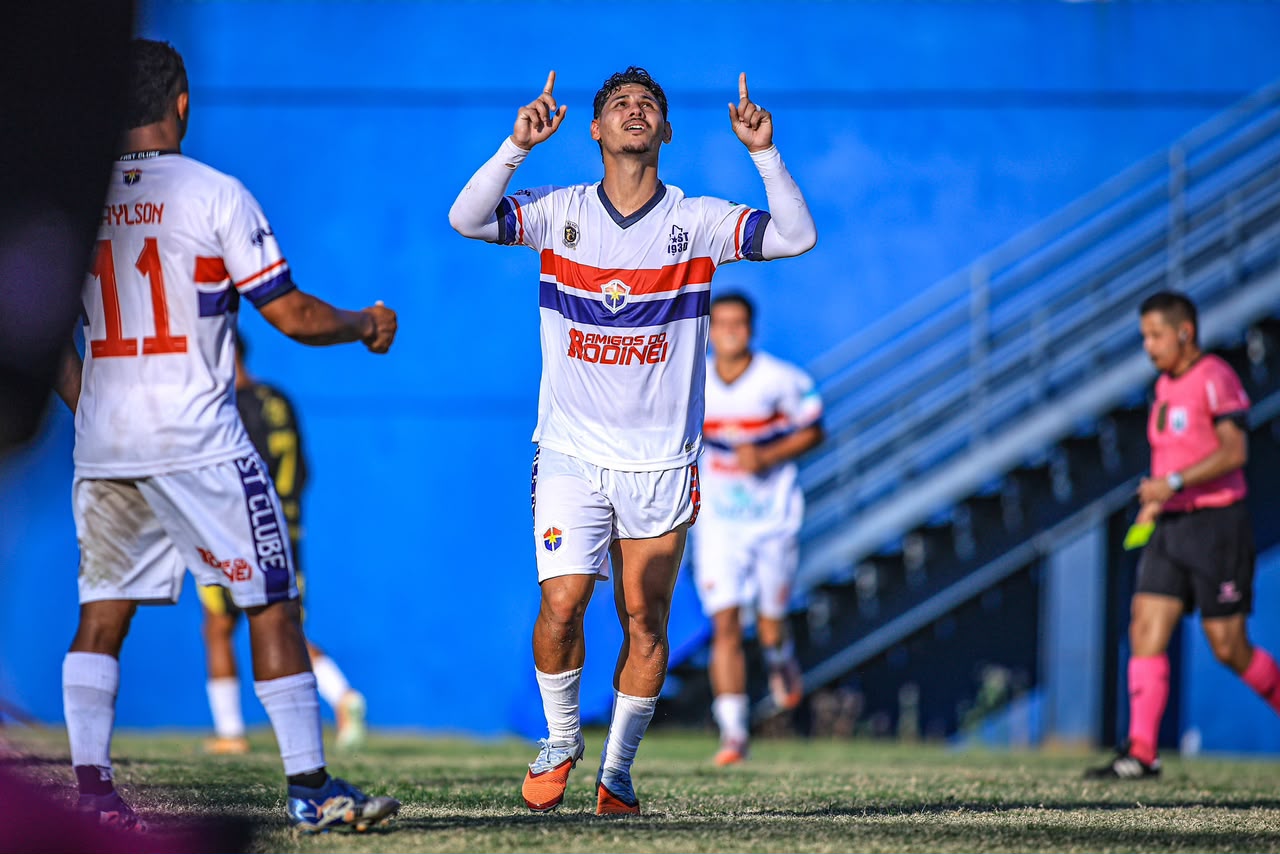 Léo Salgado volta após lesão com gol