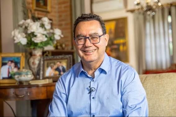 Augusto Cury troca livros pela corrida presidencial