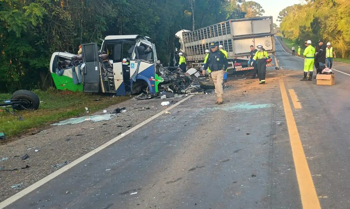 Acidente na BR-373 deixa 23 mortos no Paraná