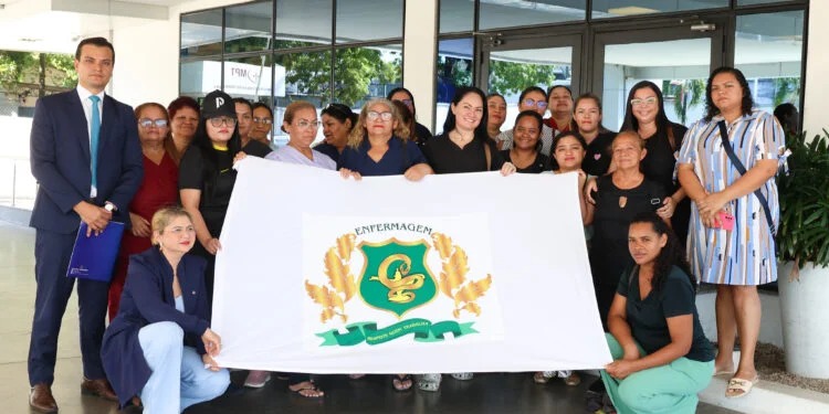 Enfermagem realiza ato contra demissões em Manaus