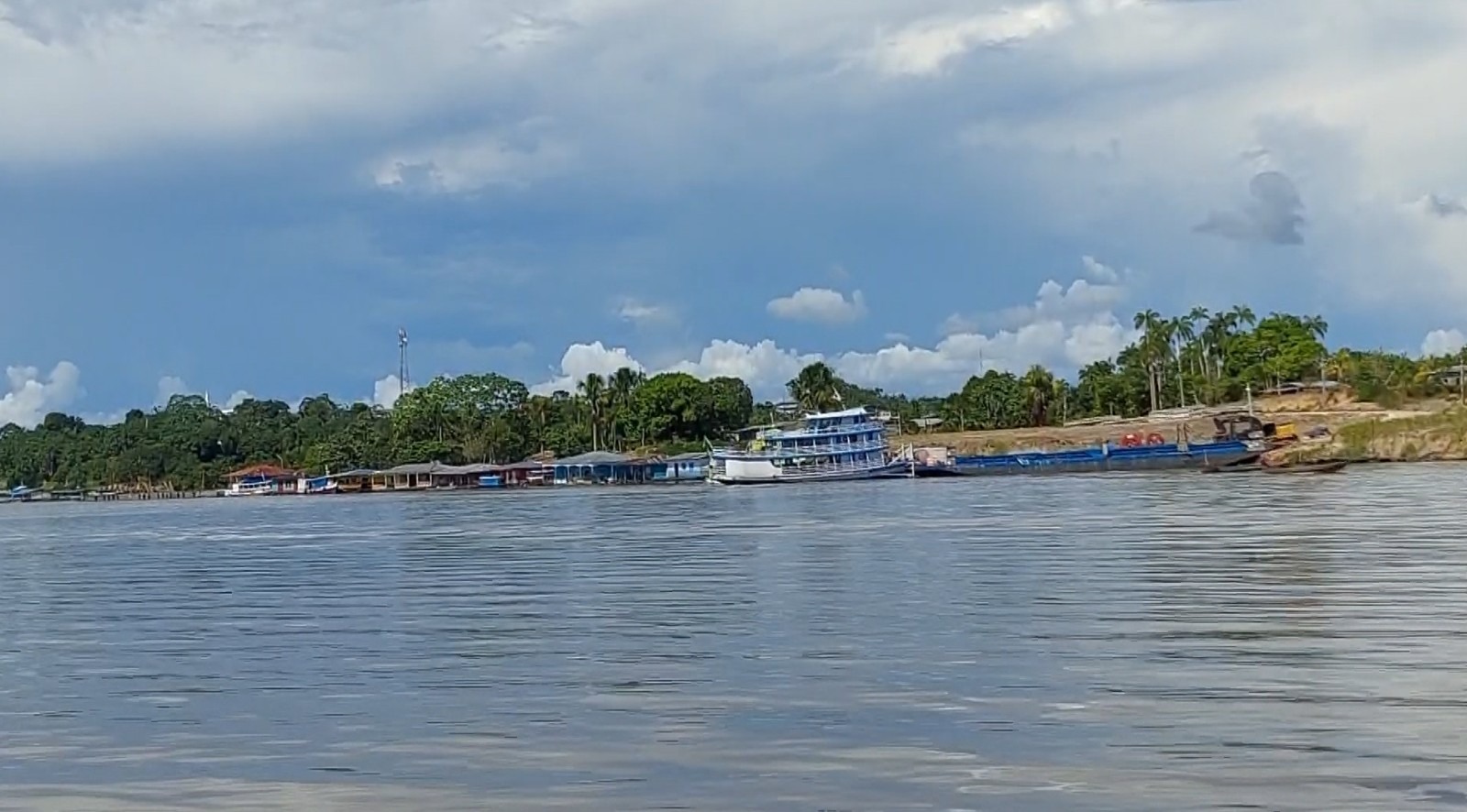 Estiagem dificulta navegação em São Paulo de Olivença