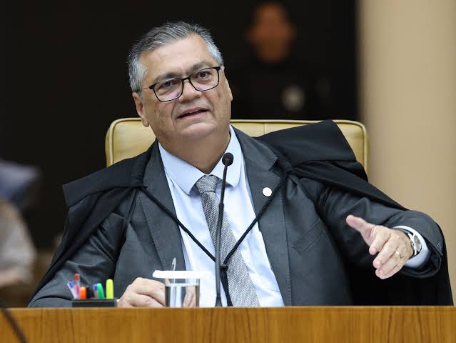 Flávio Dino determina investigação sobre emendas Pix