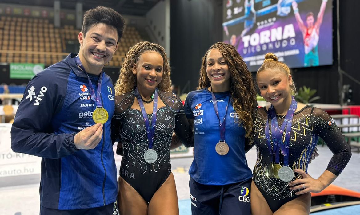 Arthur Nory conquista ouro na barra fixa na Hungria
