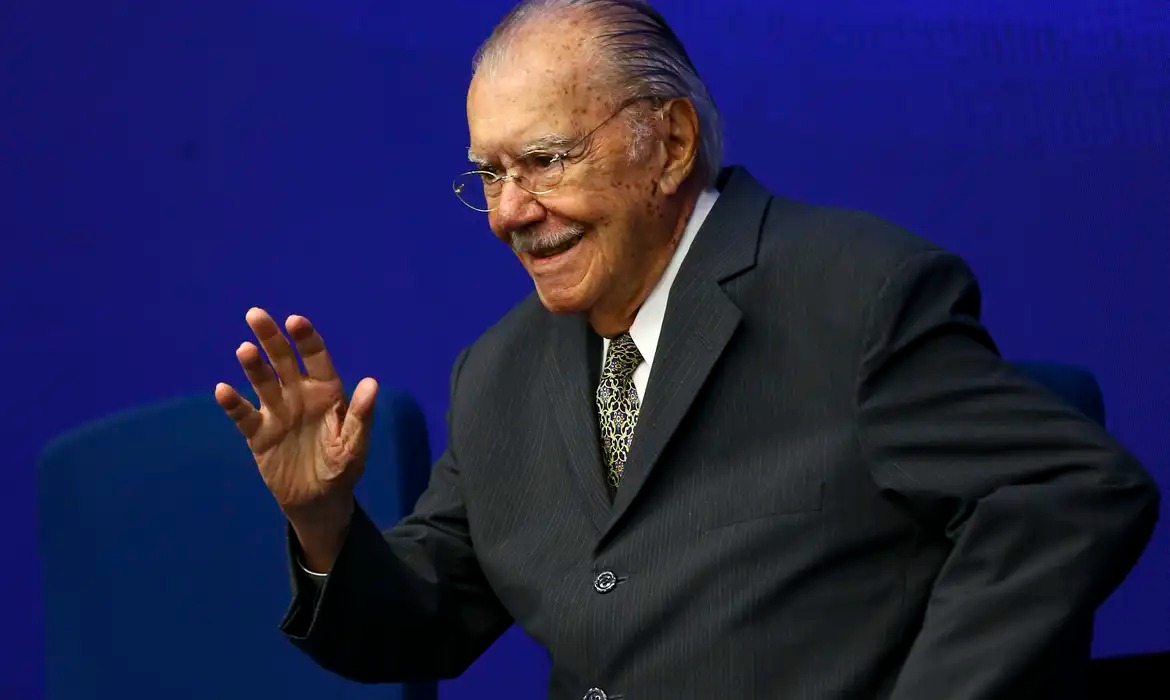 Boletim atualiza estado de saúde de José Sarney