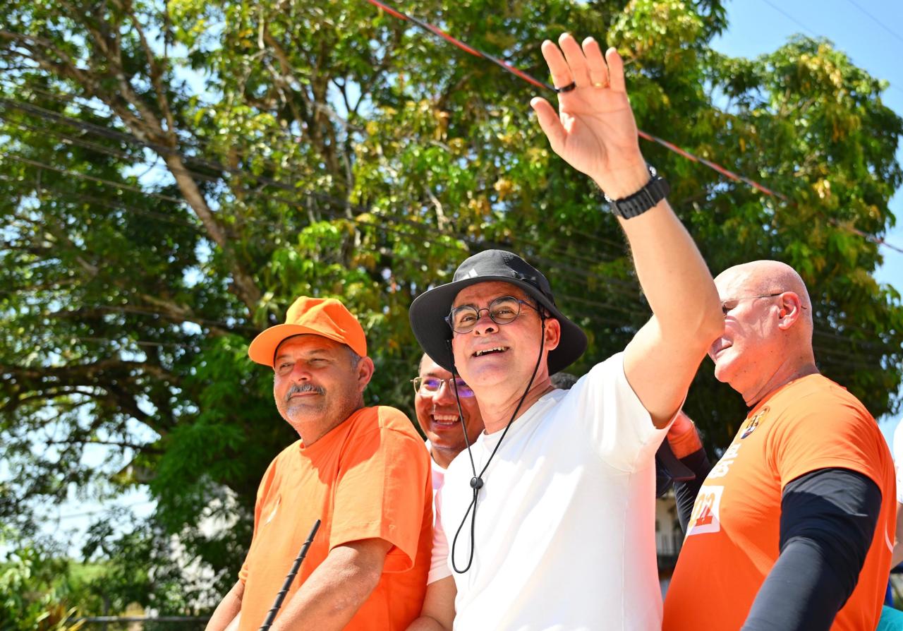 David Almeida visita Parintins durante giro de campanha pelo Baixo Amazonas