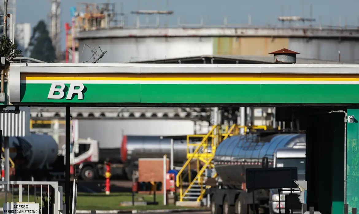 Diesel aumenta na tabela da Petrobras, mas efeito líquido é zero