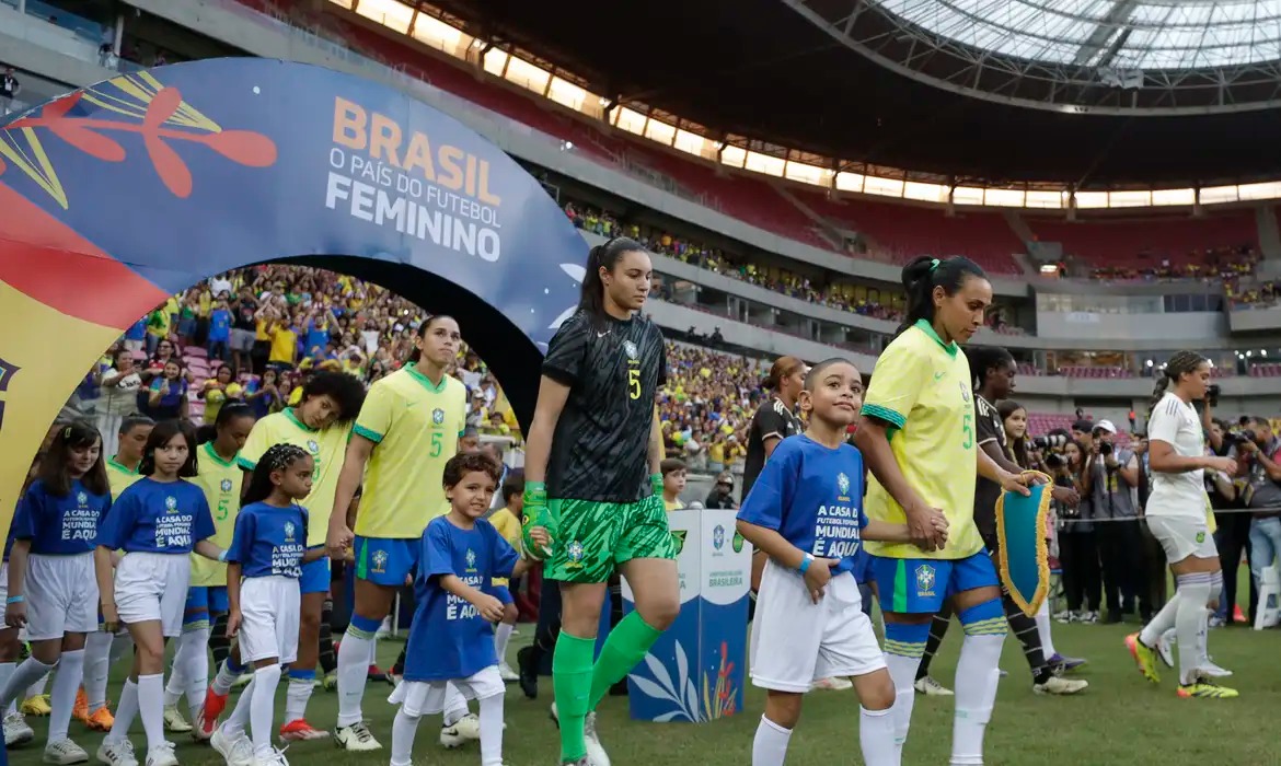 Arthur Elias prepara Seleção Feminina para duelos com Argentina e Japão