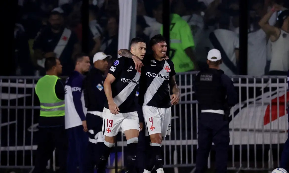 Vasco volta ao top 4 da América após vitória sobre o Independiente Santa Fe