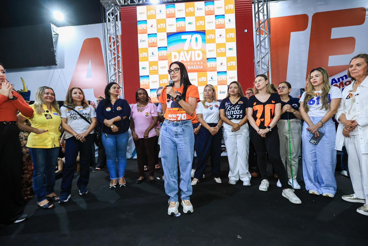 500 mulheres participam de encontro político em Manaus