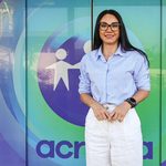 Dra. Shádia ouve moradores durante caminhada